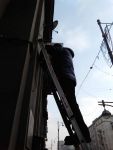 Монтаж табло валют на Тверской